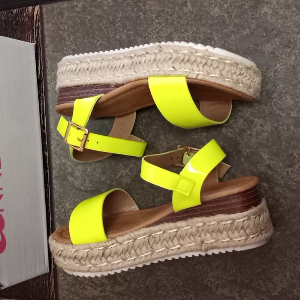 high sandal for girl color neon yellow